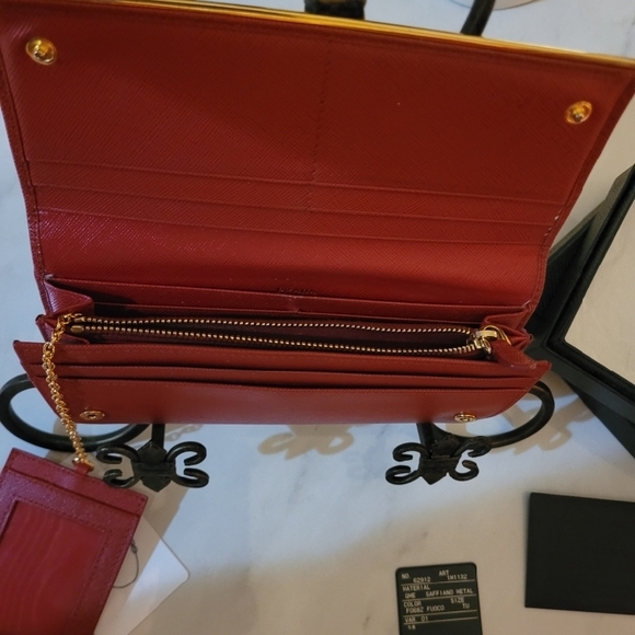 Prada Red Wallet Smooth Leather Elegant Design - Picture 10 of 16